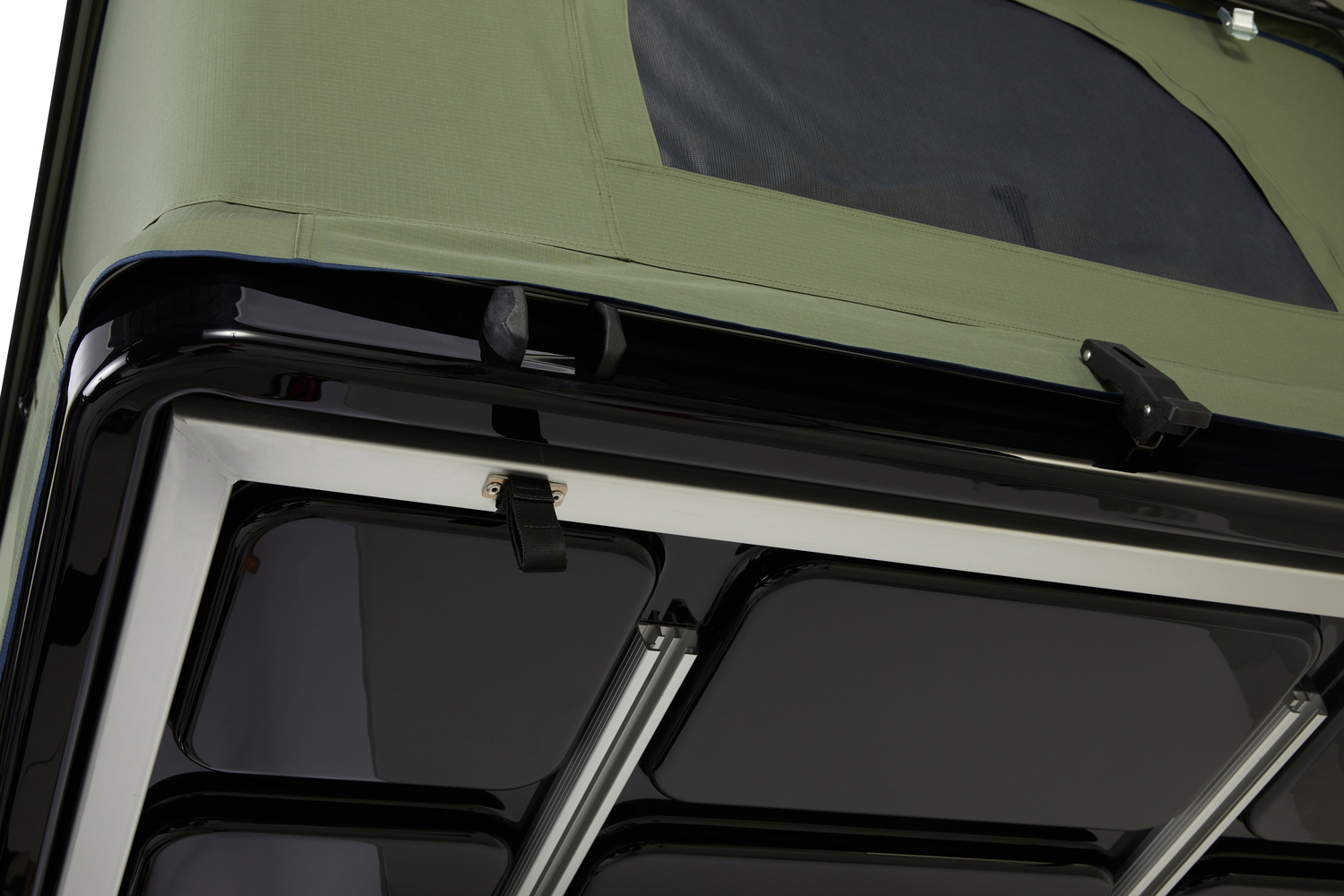 Thule Basin Hard-shell Rooftop Tent - Rooftop Tent for 2 Person - Image 13